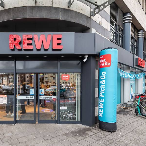 Der neue „Pick & Go“-Supermarkt des Kölner Lebensmittelkonzerns Rewe an der Luxemburger Straße 150 in Köln-Sülz. Deutschlandweit ist er der vierte hybride Supermarkt dieser Art, zudem der weitaus größte.