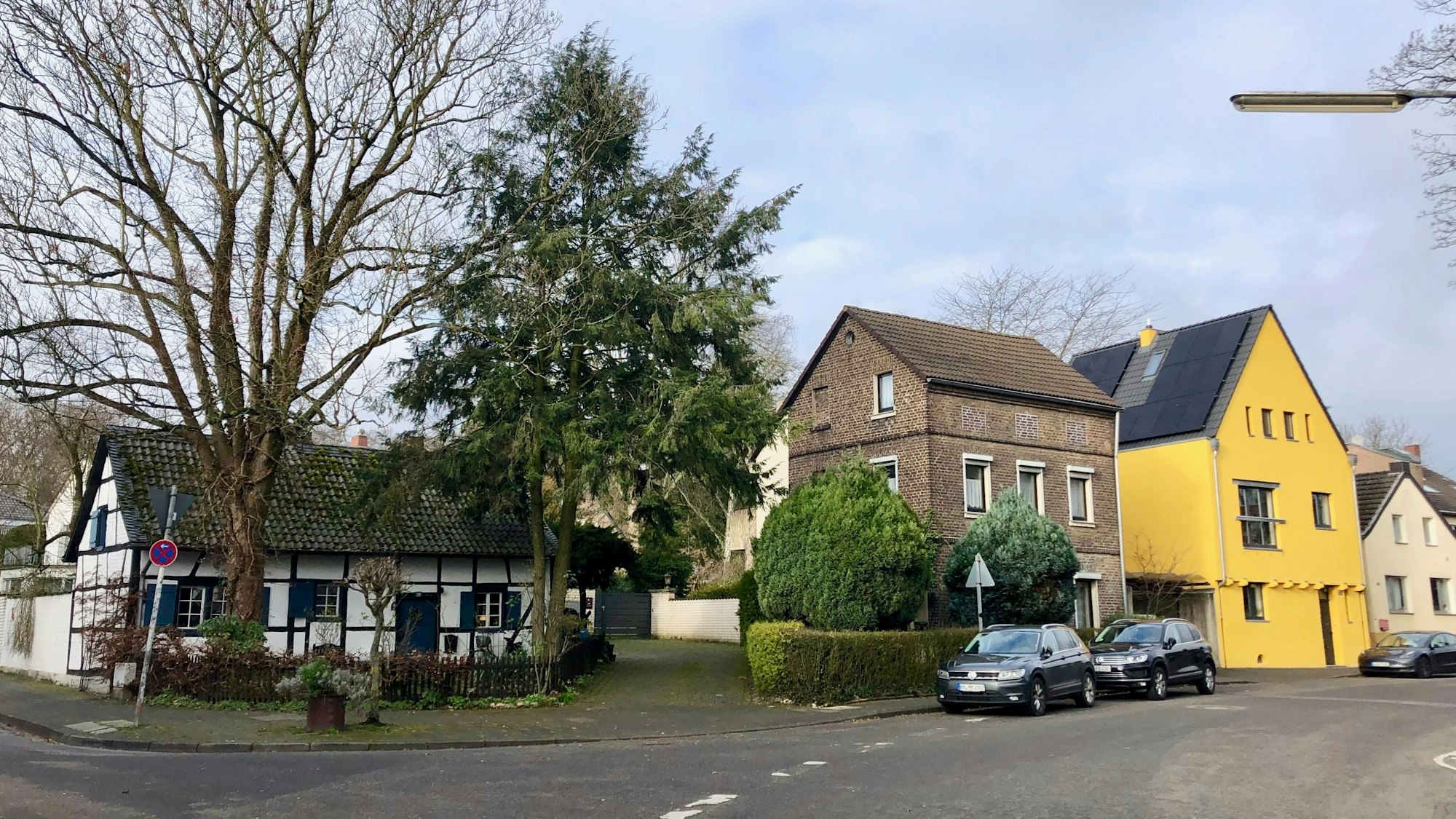 Eine Häuserreihe in Köln-Müngersdorf.