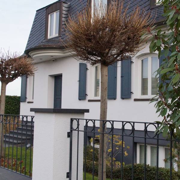 Das Foto zeigt eine Villa in Wesseling-Urfeld. Mit 3,4 Millionen Euro ist es derzeit das teuerste Objekt auf der Online-Immobilienseite „Immoscout24“.