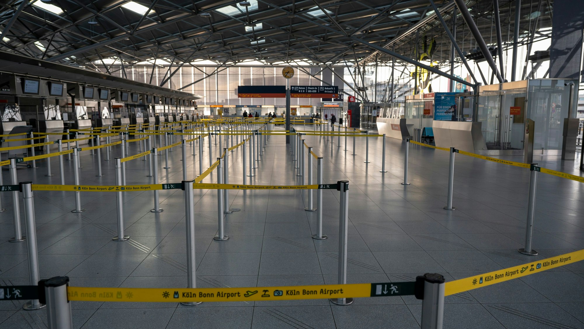 Der Check-In am Flughafen Köln/Bonn