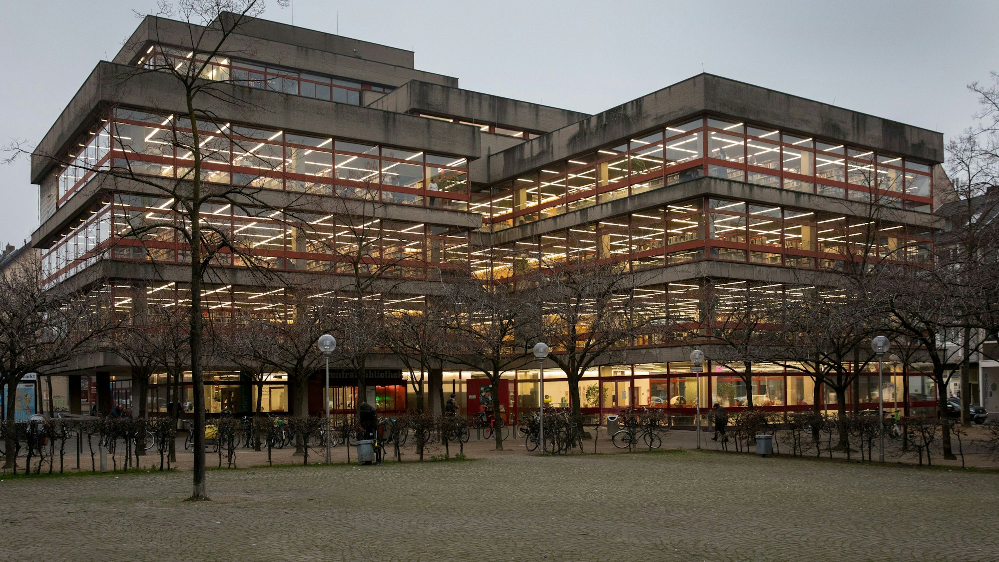 Aussenansicht der Zentralbibliothek am Neumarkt in Köln