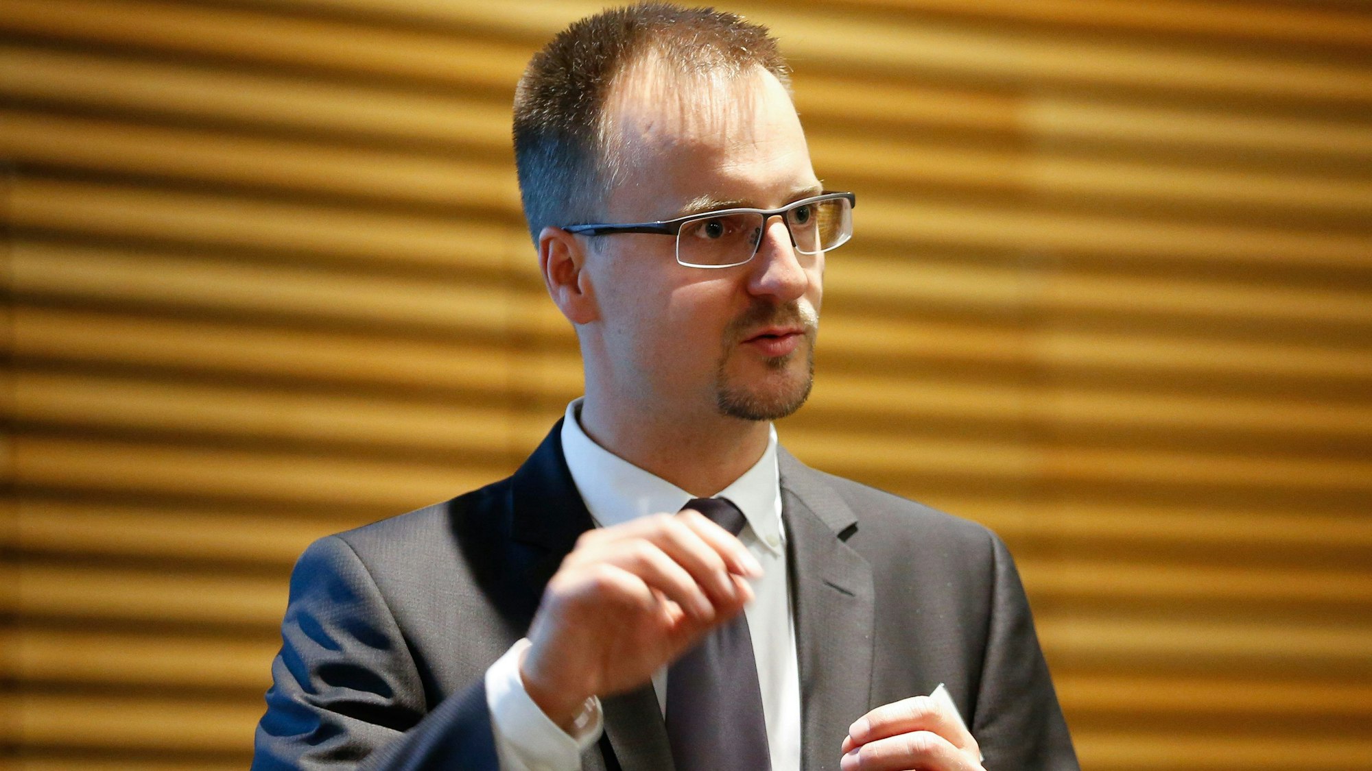 Florian Becker bei einem Vortrag