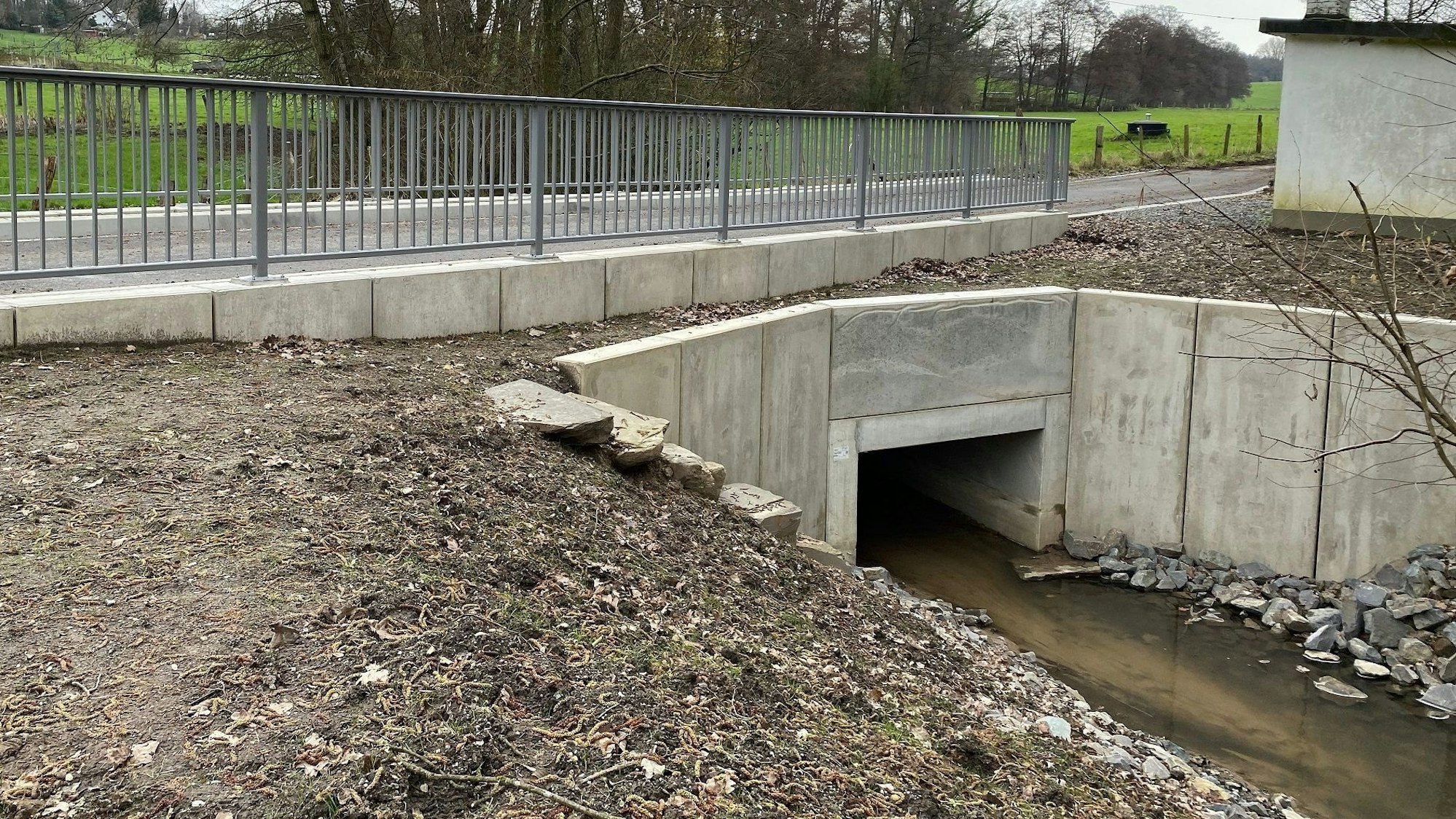 Neue Brücke über Ölbach Leverkusen-Pattscheid