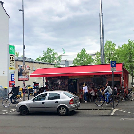 Das Bild zeigt einen Dönerladen.