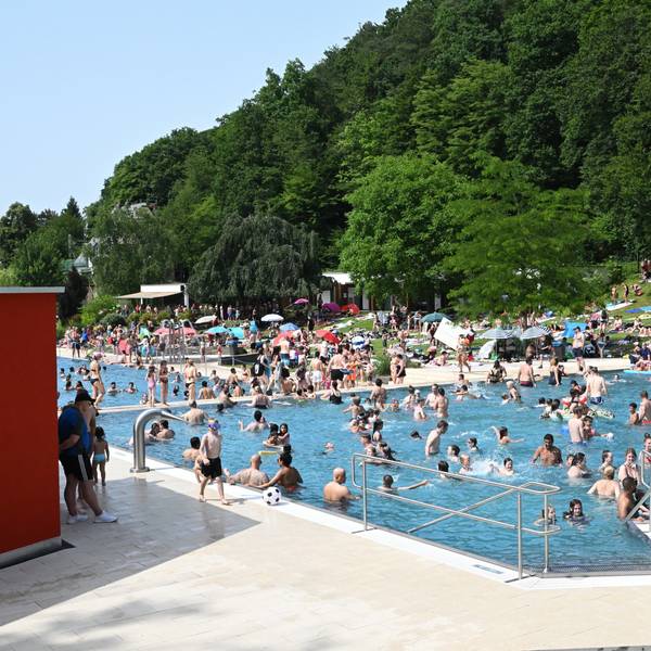 Im Freibad Hoffnungsthal war am ersten Öffnungstag ein großer Andrang.
