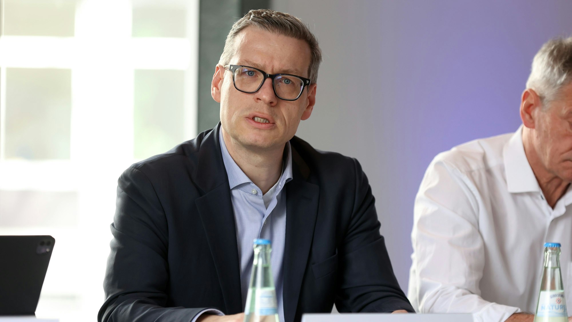 17.03.2023
Köln:
PK in der IHK
ARBEITGEBER KÖLN, DGB, Handwerkskammer zu Köln und Industrie- und Handelskammer ziehen eine Halbzeitbilanz nach zwei Jahren Ratsbündnis aus Grünen, CDU und Volt
Dirk Wasmuth
Foto: Martina Goyert,