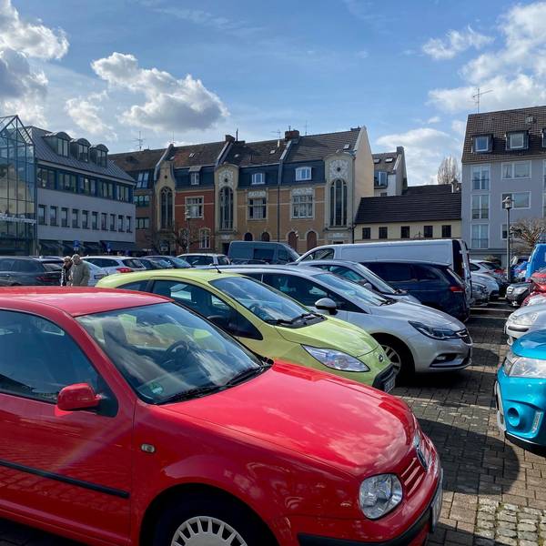 Der Belvedere dient als Parkplatz. Denkbar ist aber auch eine Bebauung.