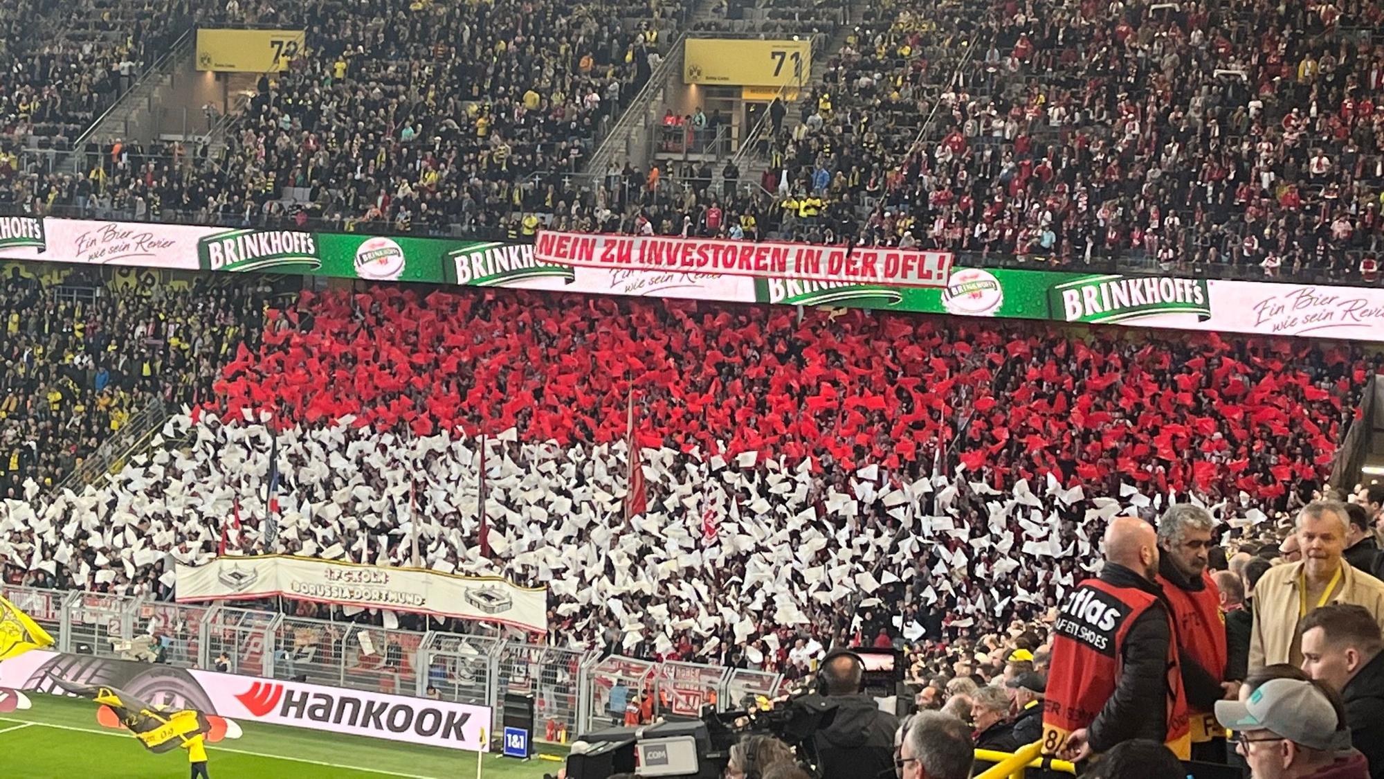 Gästeblock Borussia Dortmund gegen 1. FC Köln