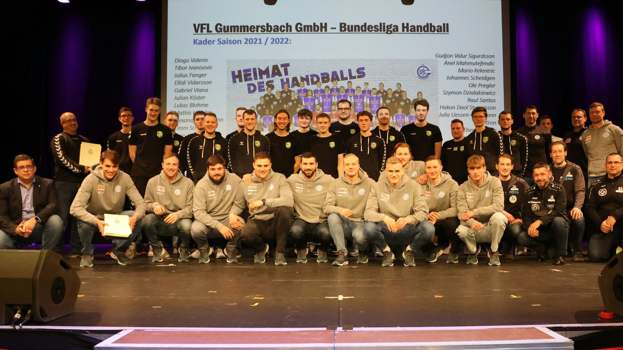 Gruppenfoto bei einer Sportlerehrung.