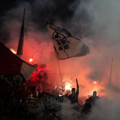 Kölner Fans zünden Pyrotechnik im Signal Iduna Park