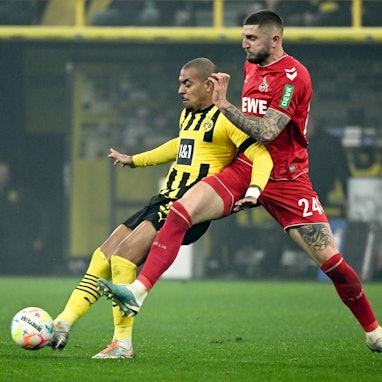 Malen ist vor Chabot am Ball