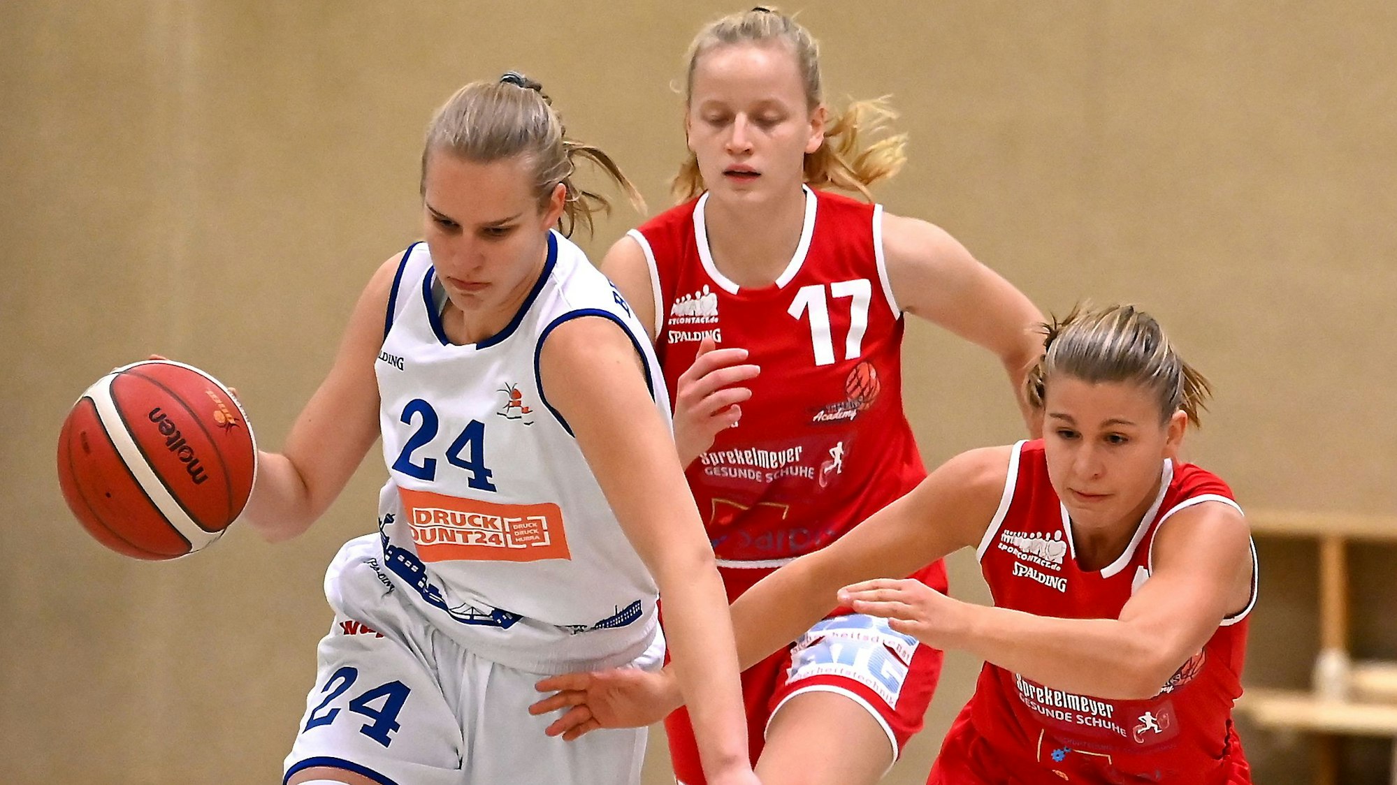 Basketball
BBZ Opladen - Osnabrück
links: Lara Brinkmann (Opladen)
Foto: Uli Herhaus