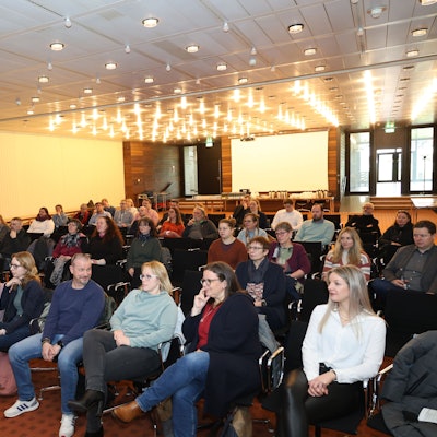 Die Vertreter von Einrichtungen und Verbänden, die Menschen mit Behinderung unterstützen, informiertenb sich im Euskirchener Kreishaus über das LVR-Angebot.