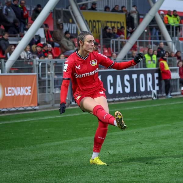 1. Frauen-Bundesliga Leverkusen vs. Potsdam, 04.12.2022 Selina Ostermeier 2, Bayer 04 Leverkusen waehrend der Begegnung Bayer 04 Leverkusen gegen FFC Turbine Potsdam an Spieltag 9 der Flyeralarm Frauen-Fussball-Bundesliga am 04.12.2022 im Ulrich-Haberland-Stadion in Leverkusen Nordrhein-Westfalen. DFL REGULATIONS PROHIBIT ANY USE OF PHOTOGRAPHS AS IMAGE SEQUENCES AND/OR QUASI-VIDEO. *** 1 Women Bundesliga Leverkusen vs Potsdam, 04 12 2022 Selina Ostermeier 2, Bayer 04 Leverkusen during the match Bayer 04 Leverkusen vs FFC Turbine Potsdam on matchday 9 of the Flyeralarm Womens Bundesliga on 04 12 2022 at Ulrich Haberland Stadium in Leverkusen North Rhine Westphalia DFL REGULATIONS PROHIBIT ANY USE OF PHOTOGRAPHS AS IMAGE SEQUENCES AND OR QUASI VIDEO Copyright: xBEAUTIFULxSPORTS/AxelxKohringx
