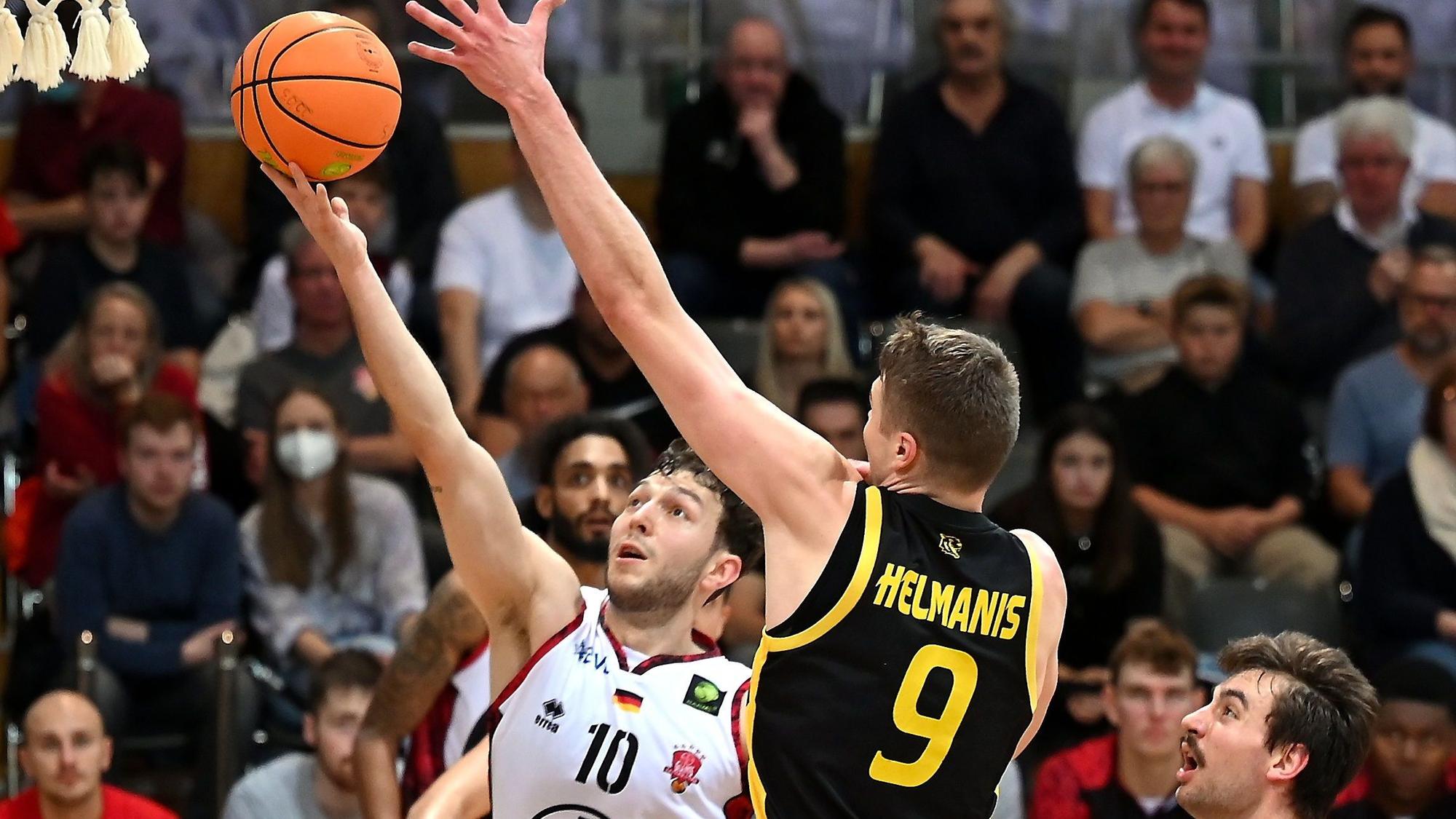 16.10.2022, Basketball-Bayer Leverkusen-Tübingen
links: Haris Hujic (Bayer)
Foto: Uli Herhaus