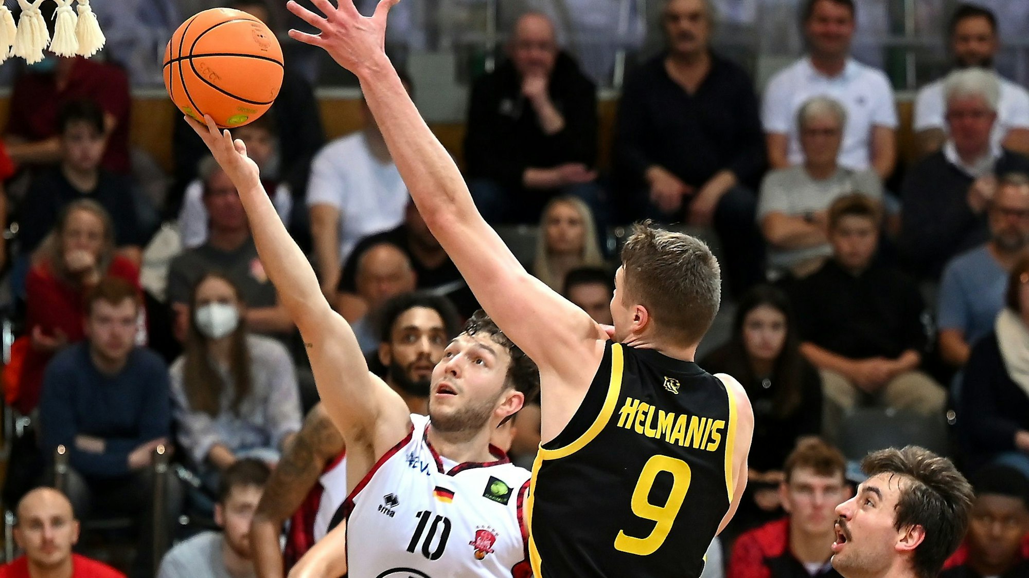 16.10.2022, Basketball-Bayer Leverkusen-Tübingen
links: Haris Hujic (Bayer)
Foto: Uli Herhaus