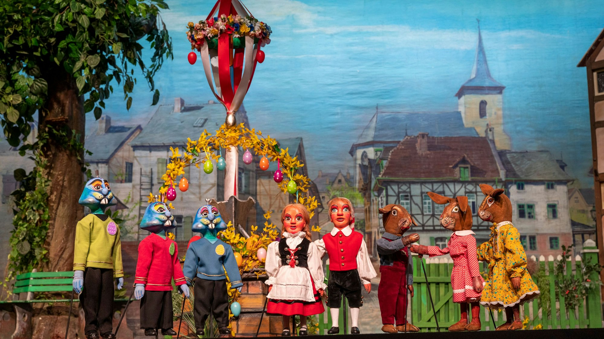 Das Bild zeigt Fabelfiguren wie den Osterhasen, Außerirdische aus dem All und die Figuren Hänneschen und Bärbelchen.