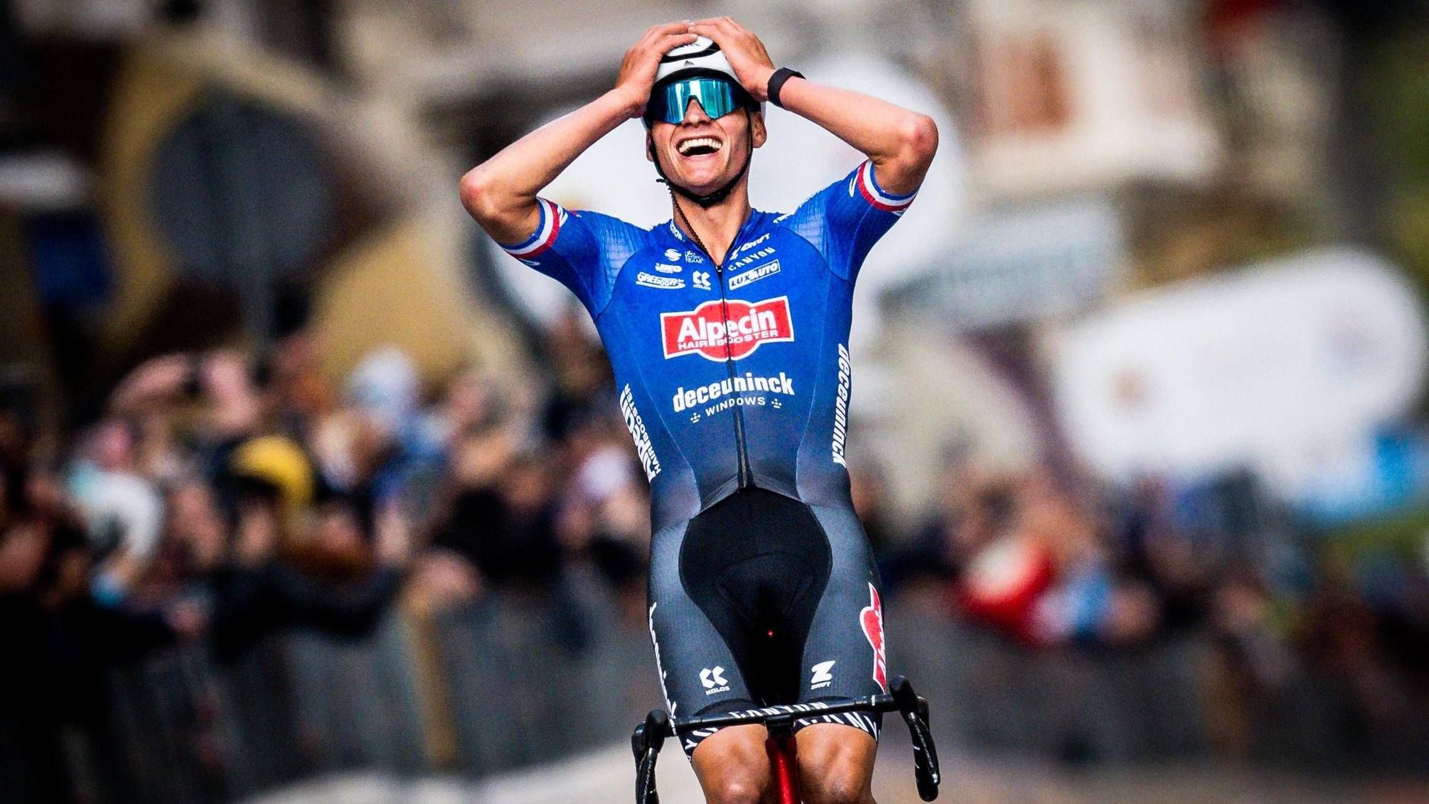 Mathieu van der Poel in der Zieleinfahrt beim Radklassiker Mailand-Sanremo.