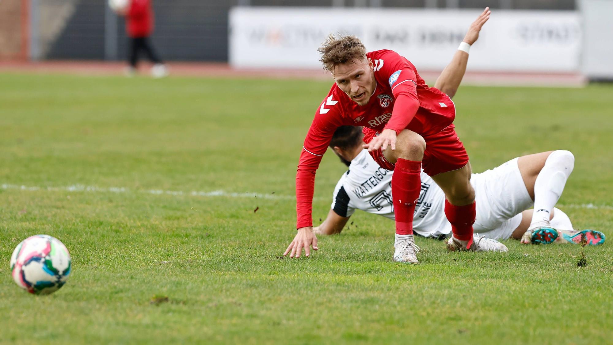 Fußball Herren Saison 2022/2023 Regionalliga-West 27. Spieltag - SG Wattenscheid 09 - 1.FC KÖLN U21, U 21 am 18.03.2023 im Lohrheidestadion in Bochum-Wattenscheid Maximilian Schmid 1.FC KÖLN U21, vorne, im Zweikampf mit Kim Sane Wattenscheid, dahinter. Nordrhein-Westfalen Deutschland *** Soccer Men Season 2022 2023 Regionalliga West 27 Matchday SG Wattenscheid 09 1 FC KÖLN U21 on 18 03 2023 at Lohrheidestadion in Bochum Wattenscheid Maximilian Schmid 1 FC KÖLN U21 , in front, in duel with Kim Sane Wattenscheid , behind North Rhine Westphalia Germany