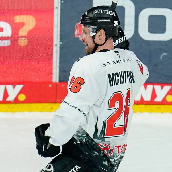David McIntyre jubelt über ein Tor.
