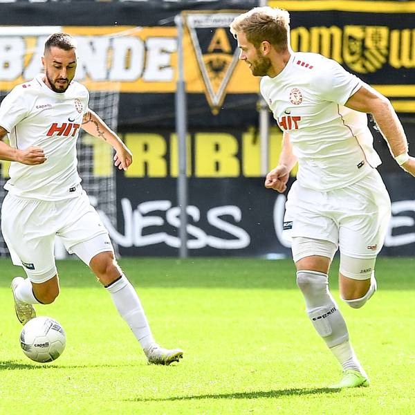v.li.: Stipe Batarilo Fortuna Köln, 8, Sascha Marquet Fortuna Köln,7, Aktion, Action, Spielszene, 01.10.2022, Aachen Deutschland, Fussball, Regionalliga West, Alemannia Aachen - Fortuna Köln *** v li Stipe Batarilo Fortuna Köln, 8 , Sascha Marquet Fortuna Köln,7 , action, action, game scene, 01 10 2022, Aachen Germany , football, Regionalliga West, Alemannia Aachen Fortuna Köln xmhx