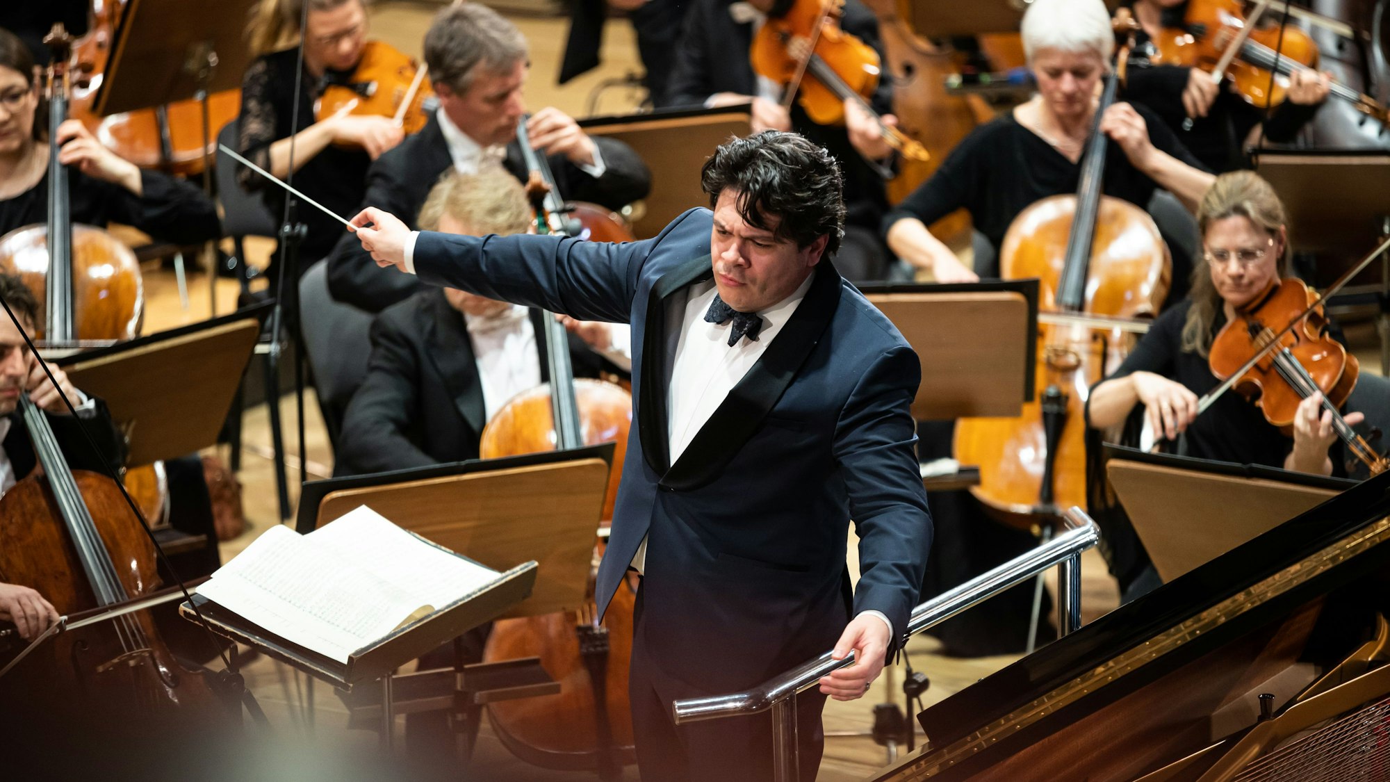 Cristian Măcelaru dirigiert das WDR-Sinfonieorchester in seiner Heimatstadt.