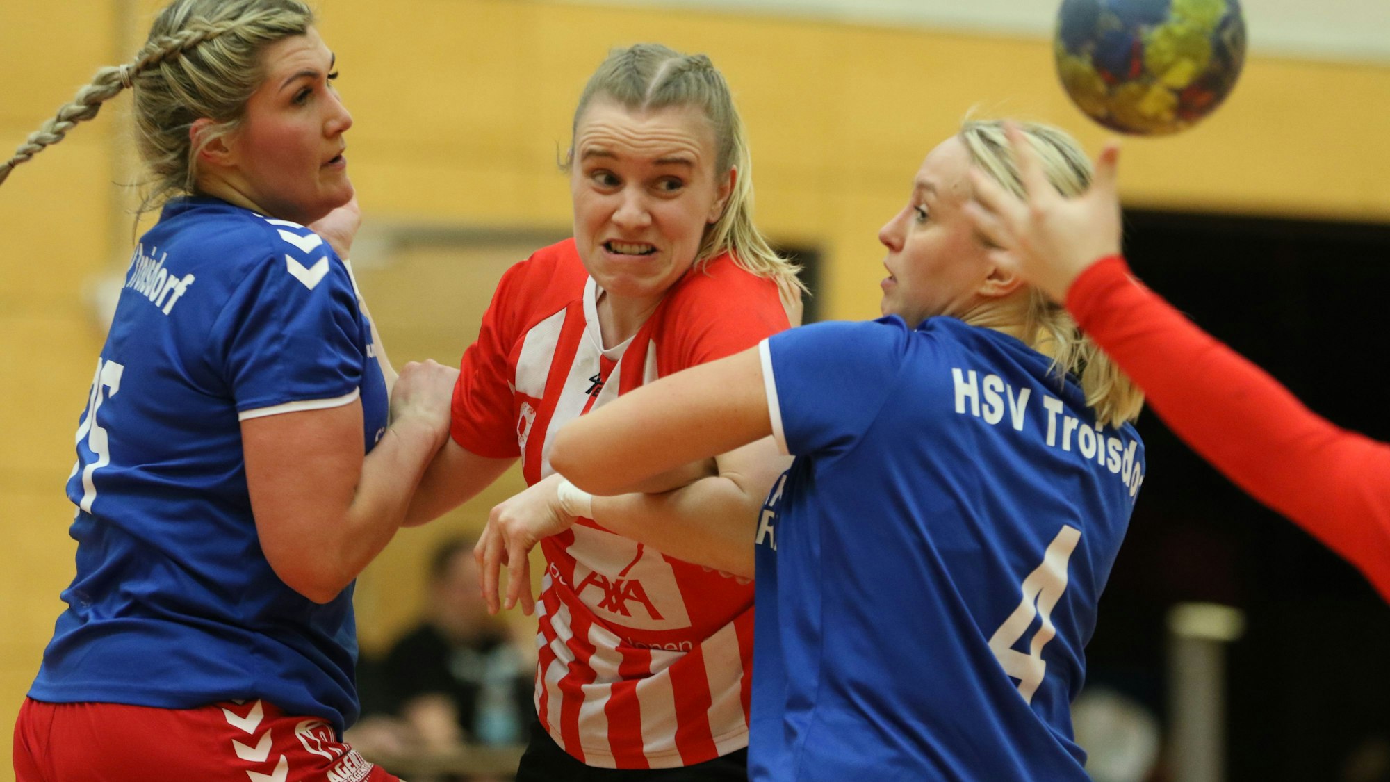 Wurde durch Eins-zu-Eins-Deckung aus dem Spiel genommen und konnte sich deshalb ungewohnt selten in Szene setzen: Euskirchens Spielerin Corinna Schmitz.