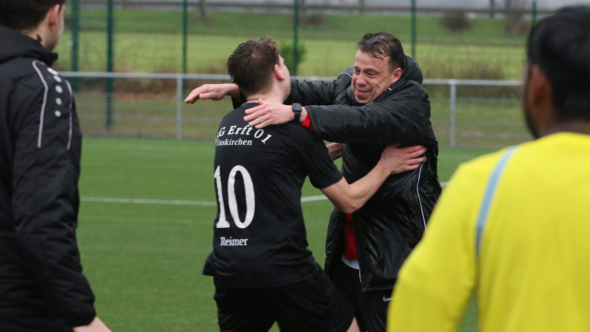 Die JSG Erft ist noch einen Sieg vom Aufstieg entfernt. Stephan Reimer und sein Sohn Luke würden sich sicherlich freuen.