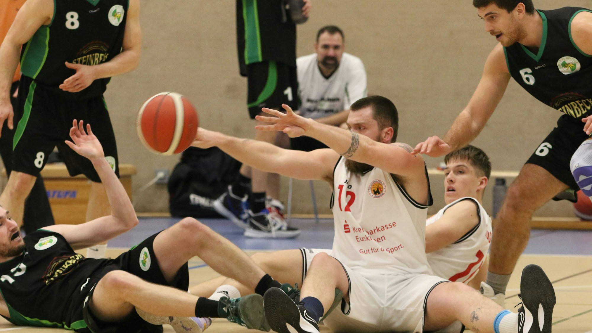 Niko Wolter gibt alles, auch im Sitzen.