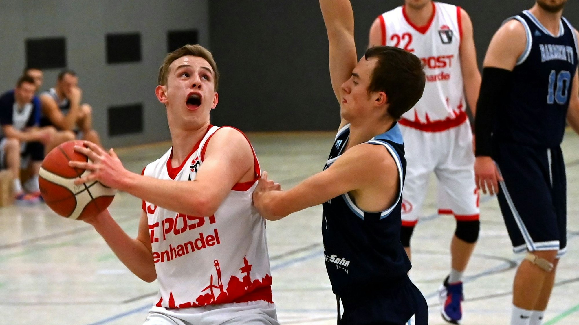 Basketball
Leichlingen - Barmen
links: Jesse Haberland (Leichl)
Foto: Uli Herhaus