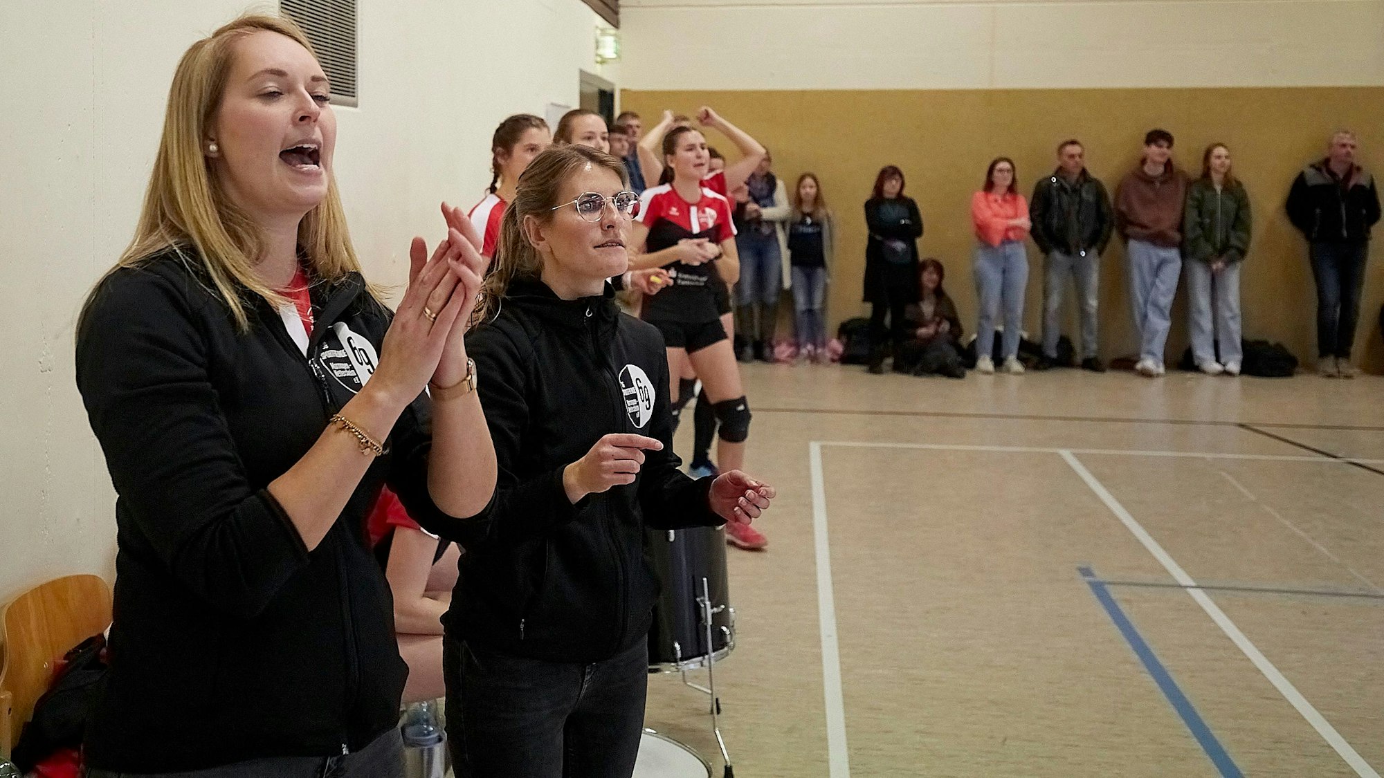 Die Trainerinnen Anne Liedtke und Lisa Keul trieben ihre Mannschaft nach vorne.