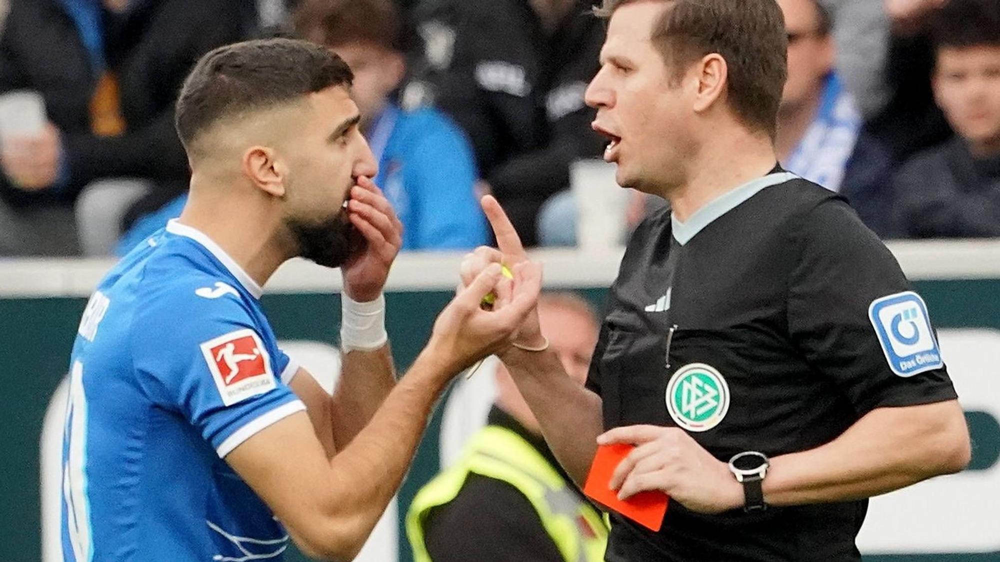 Munas Dabbur musste 94 Sekunden nach seiner Einwechslung nach einem brutalen Foul wieder vom Platz.