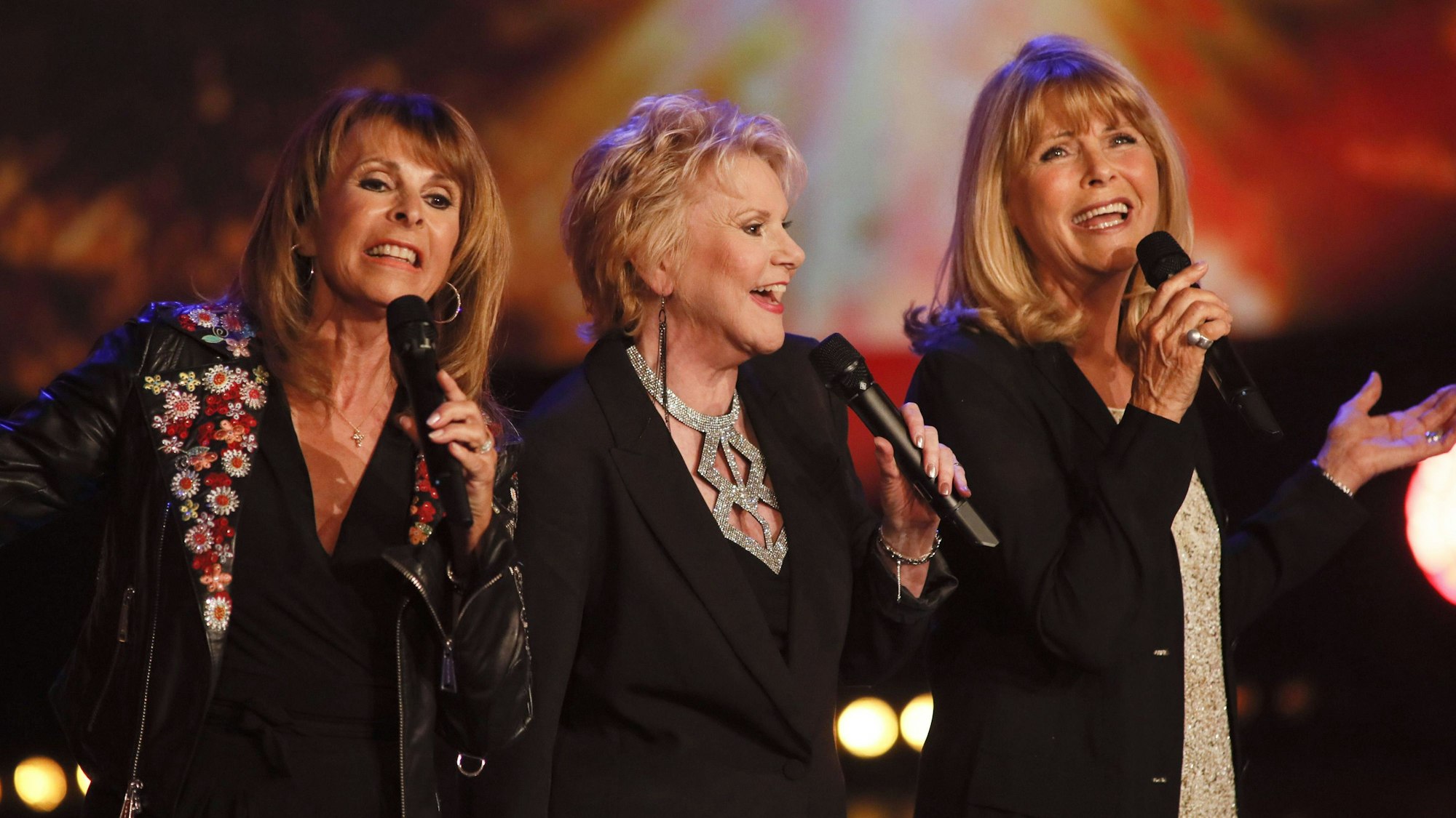 Ireen Sheer, Peggy March und Lena Valaitis bei der Aufzeichung der MDR TV-Show Die große Show zum Muttertag in der Stadthalle Goldener Pflug. Altenburg, 08.05.2019 *** Ireen Sheer Peggy March and Lena Valaitis at the recording of the MDR TV Show Die große Show zum Muttertag in der Stadthalle Goldener Pflug Altenburg 08 05 2019 Foto:xM.xKremerx/xFuturexImage