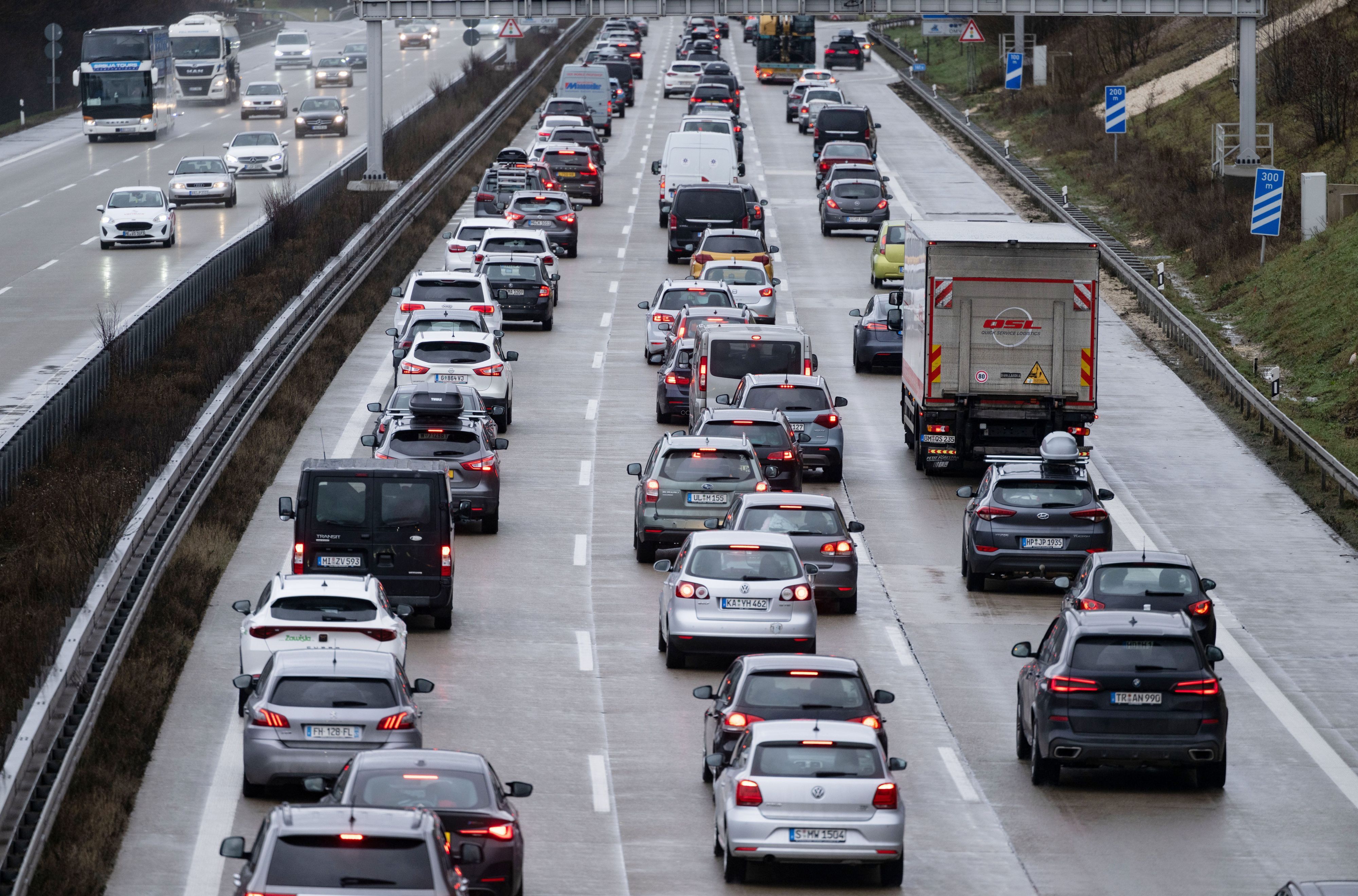 Autos auf einer Autobahn