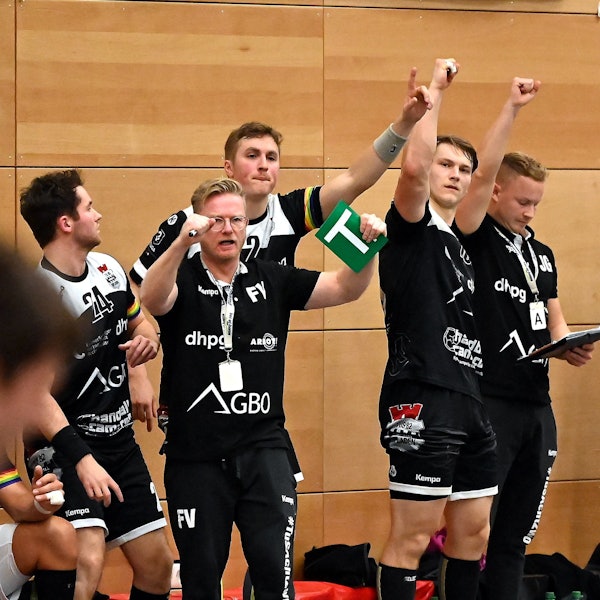 05.11.2022, Handball-Longericher SC Köln-Tus Opladen
mitte: TR: Fabrice Voigt (Opladen)
Foto: uli Herhaus