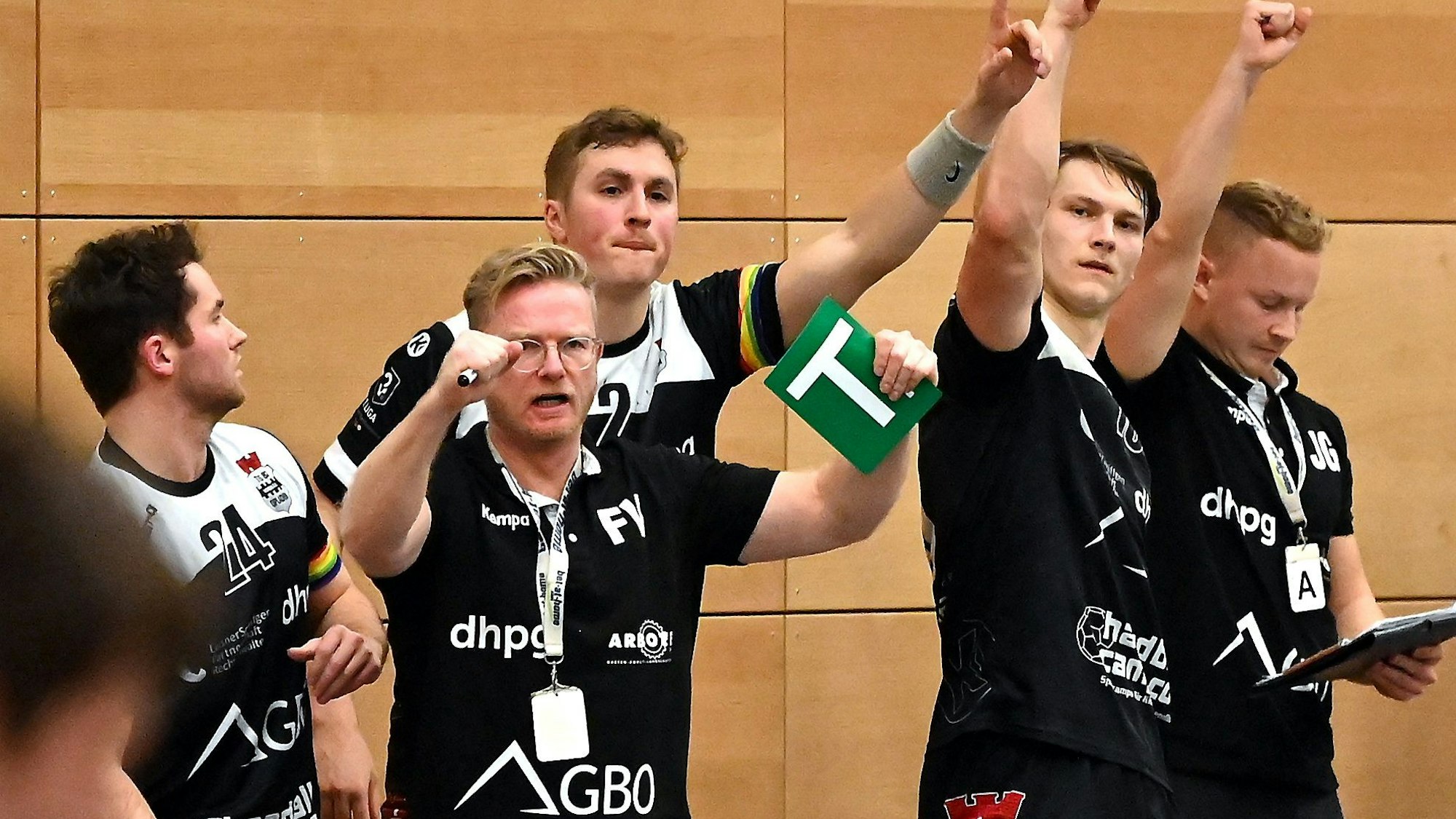 05.11.2022, Handball-Longericher SC Köln-Tus Opladen
mitte: TR: Fabrice Voigt (Opladen)
Foto: uli Herhaus