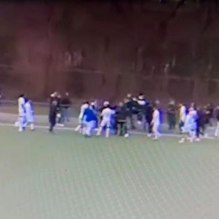 Ein Screenshot der Video-Aufnahme der Tumulte nach dem Mittelrheinliga-Spiel zwischen dem FC Pesch und dem Bonner SC