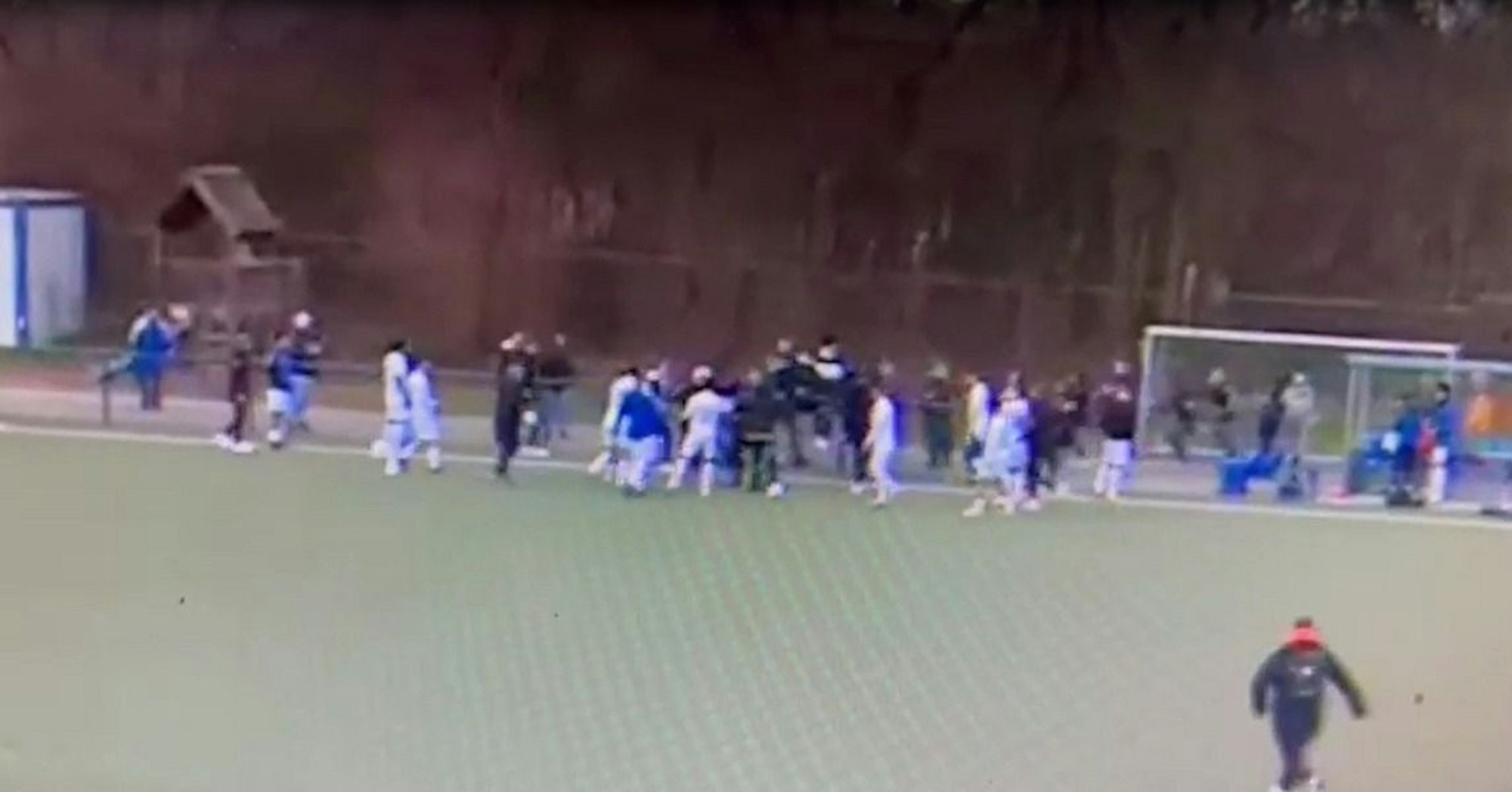 Nach dem Mittelrheinliga-Spiel zwischen dem FC Pesch und Bonn kam es zu Tumulten.