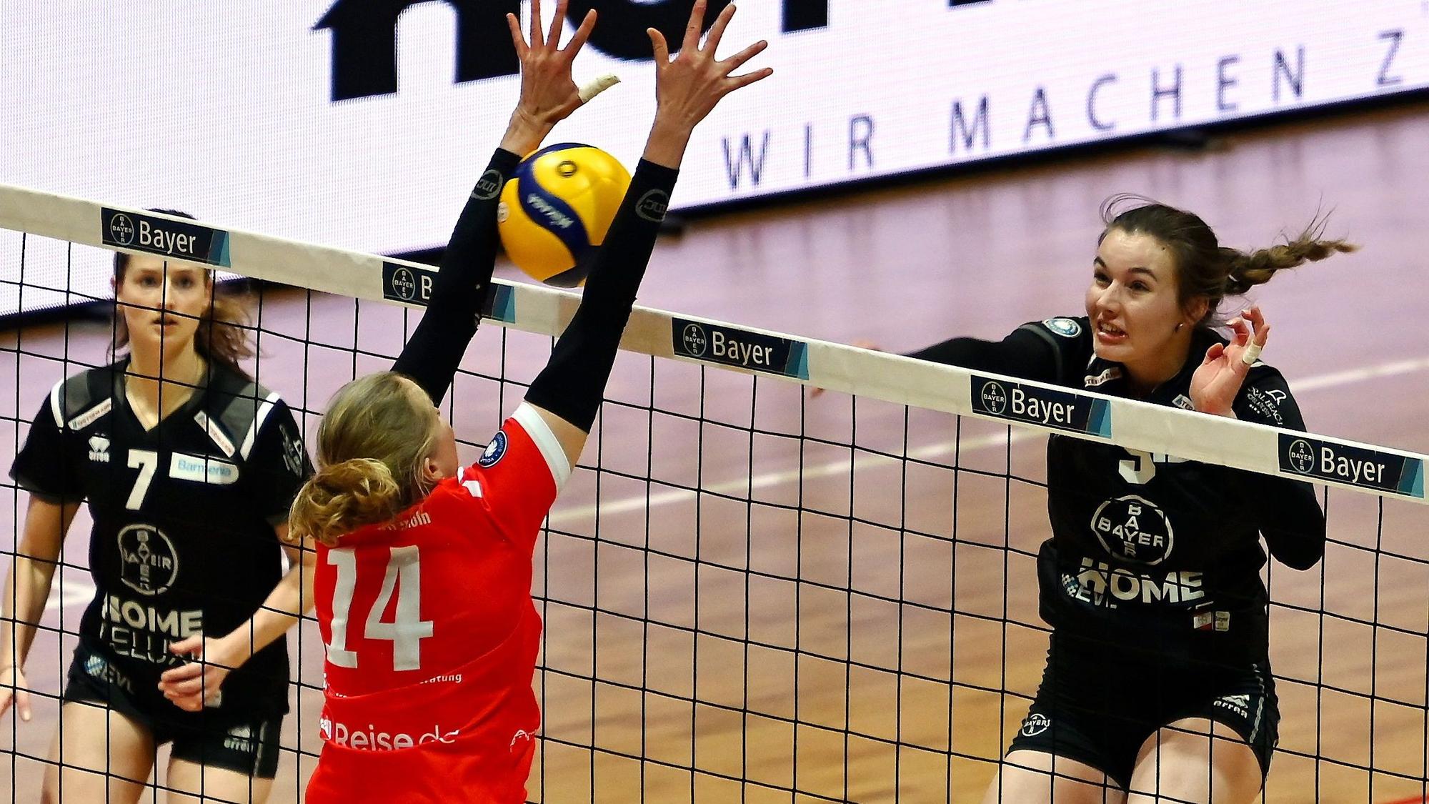 04.03.2023, Volleyball-Bayer Leverkusen-DSHS Köln
rechts: Clara Wübbeke (Bayer)
Foto: Uli Herhaus