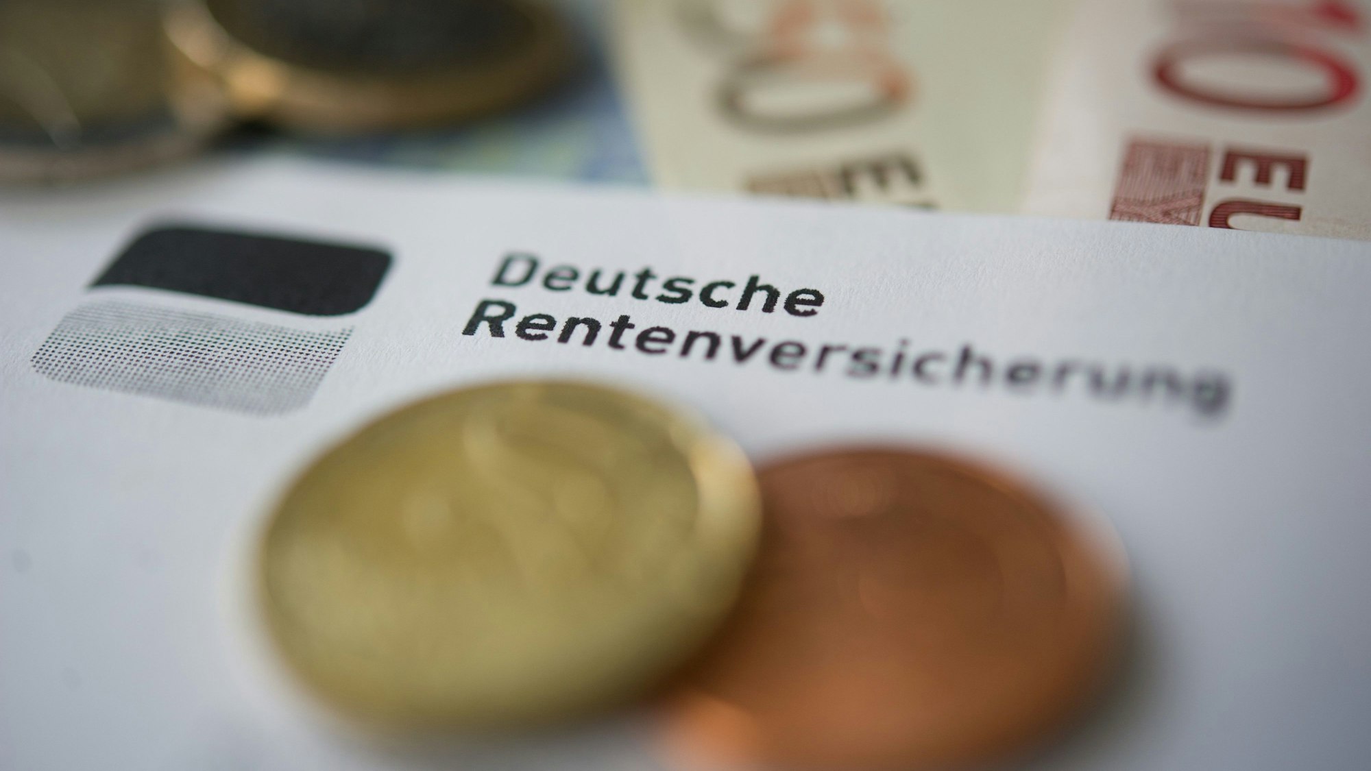 Kleingeld auf Rentenbescheid