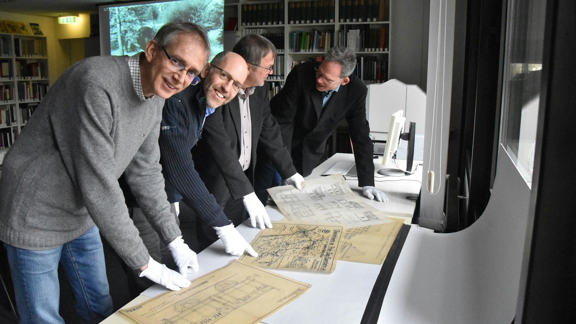 Archiv der Bröltalbahn digitalisiert
Carsten Gussmann, Ulrich Clees, Franz-Peter Dahl, Michael Korn
