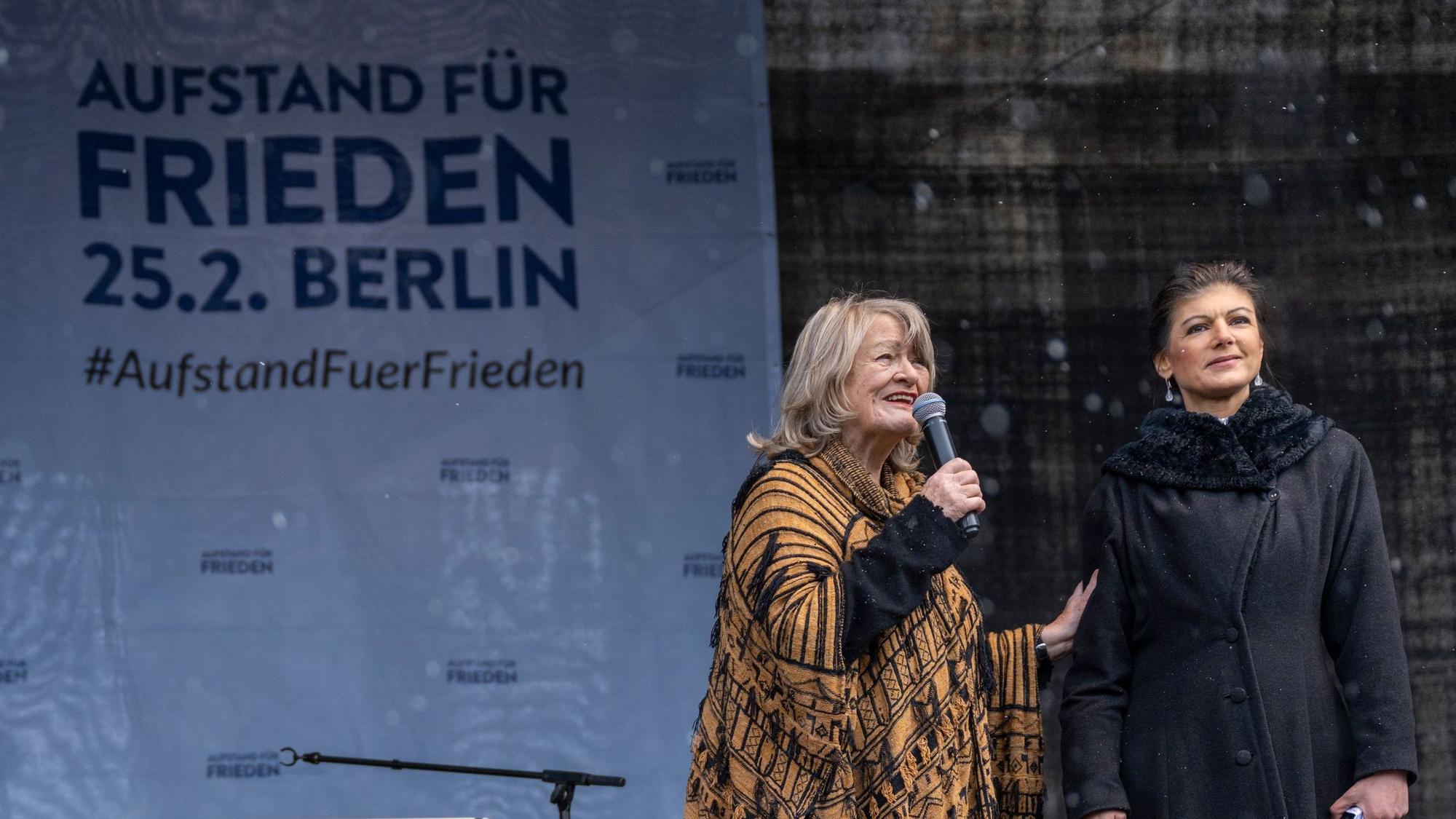 Linken-Politikerin Sahra Wagenknecht sorgte zuletzt vor allem mit einer „Friedensdemo“ in Berlin für Aufsehen, die sie zusammen mit Publizistin Alice Schwarzer organisiert hatte. (Archivbild)