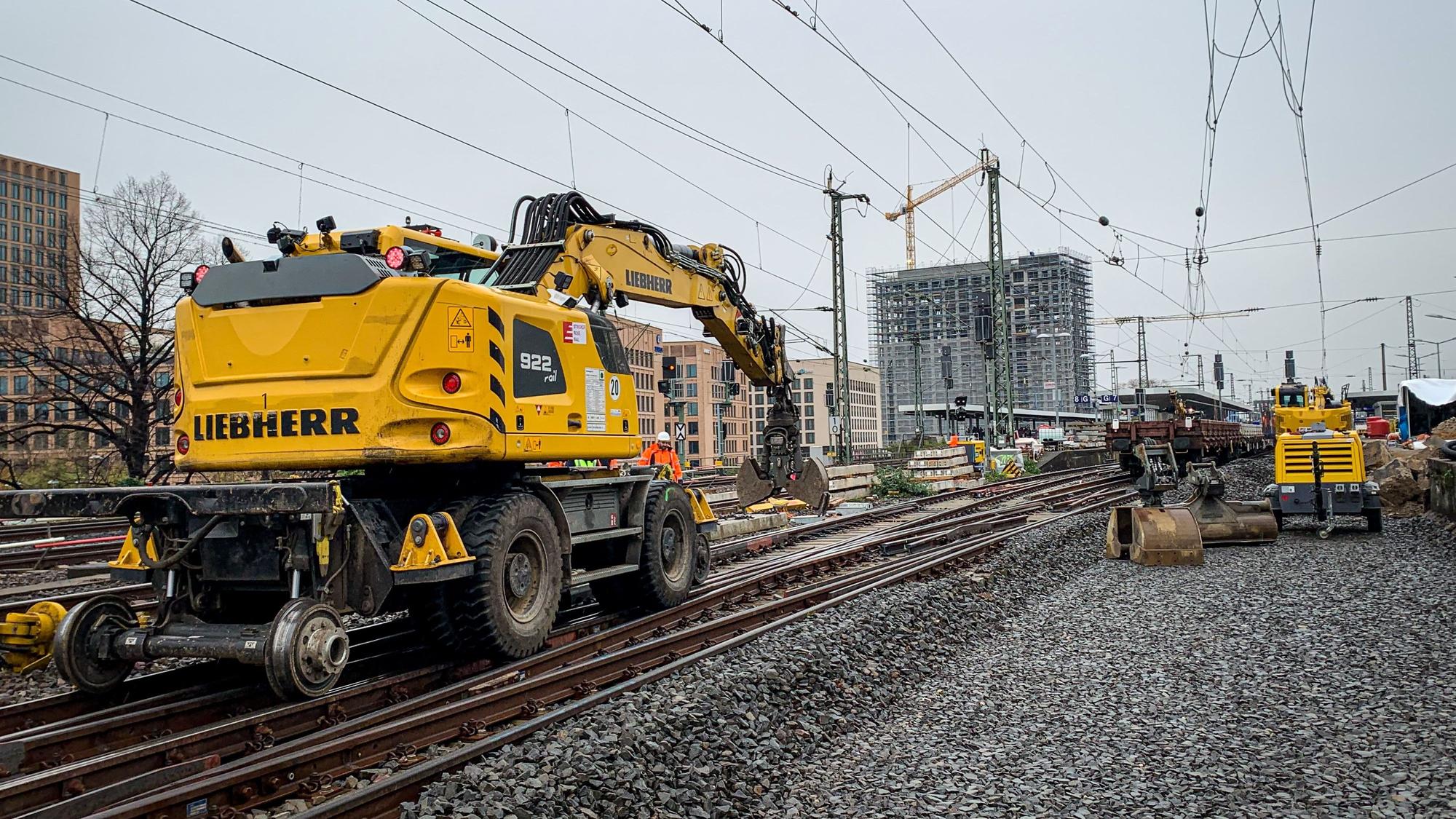 Bauarbeiten der Deutschen Bahn Bahnhof Köln Messe/Deutz im November 2022.
