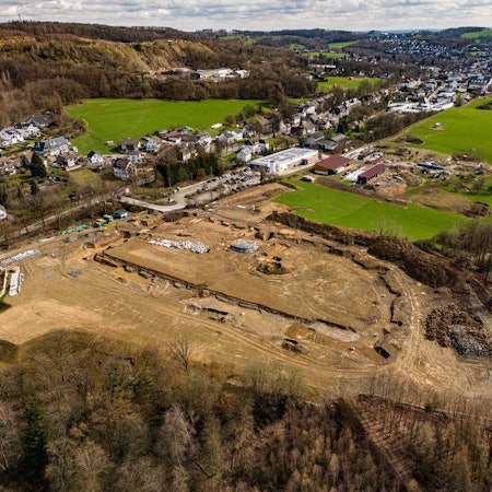 Man sieht das Areal des Neubaugebiets aus der Vogelperspektive.