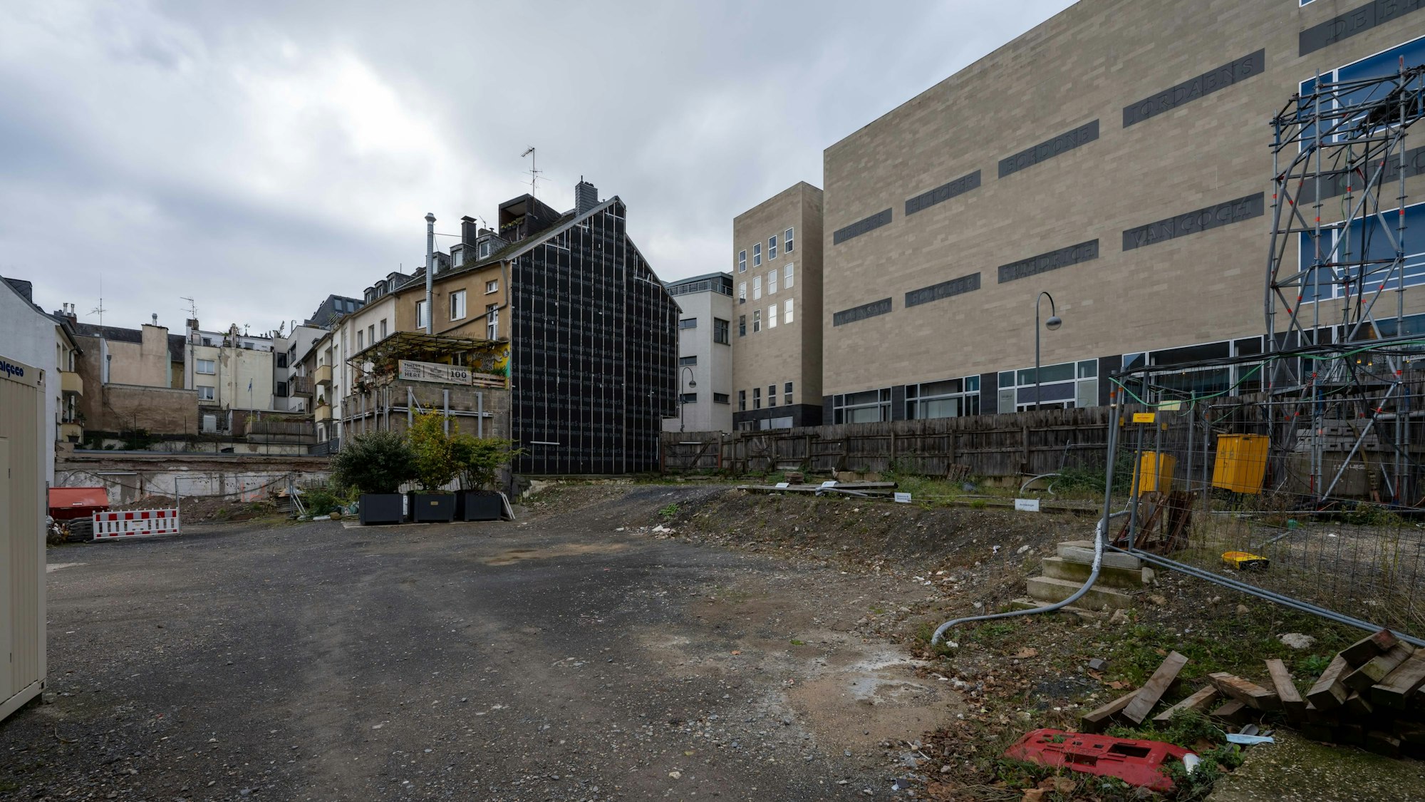 Das Bild zeigt die leere Fläche für den Erweiterungsbau des Wallraf-Richartz-Museums.