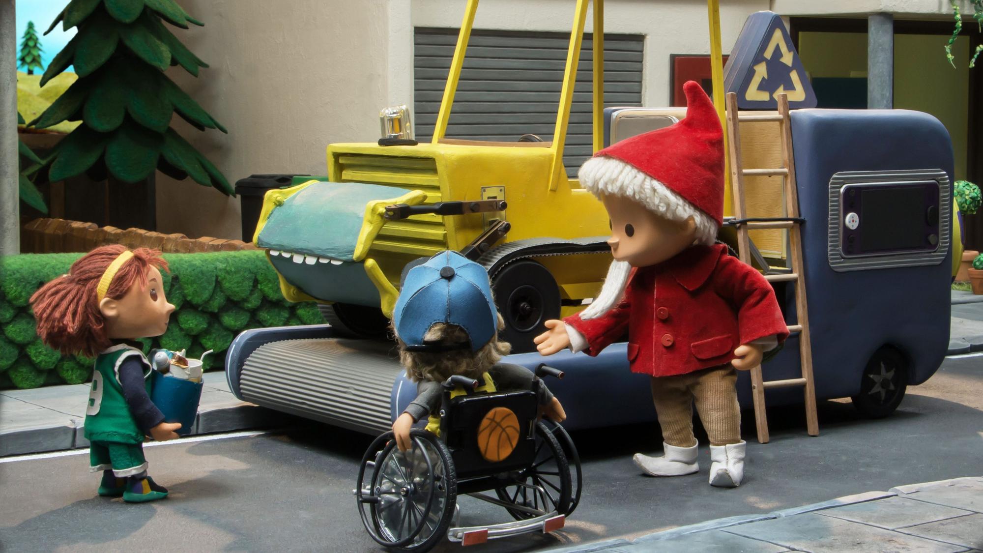 Das Sandmännchen mit den Kindern vor dem Recycling-Fahrzeug: Die Kinder werfen ihren Müll in das "Maul" der Maschine und kurzerhand verwandeln sich alte Joghurtbecher in einen Bastel-Elefanten.