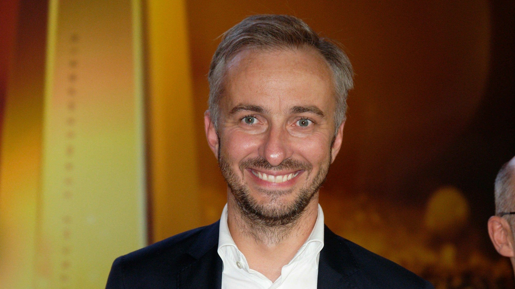 Jan Böhmermann lästert mal wieder über die Deutsche Bahn, speziell über die Anbindung von Köln (Archivbild).