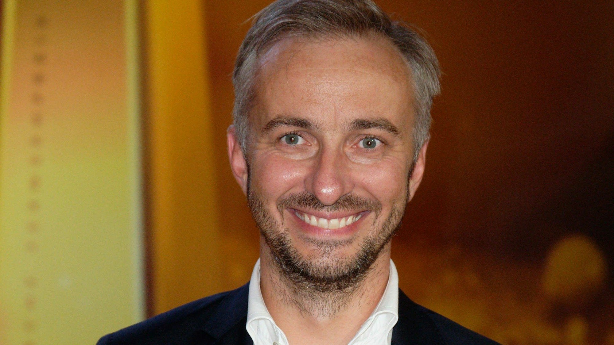 Der Satiriker Jan Böhmermann bekommt seinen nächsten Grimme-Preis. Der bereits mit vielen Auszeichnungen dekorierte Moderator erhält die begehrte Auszeichnung für Qualitätsfernsehen in diesem Jahr zusammen mit seinem Team für seine Sendung „ZDF Magazin Royale“. (Archivbild)