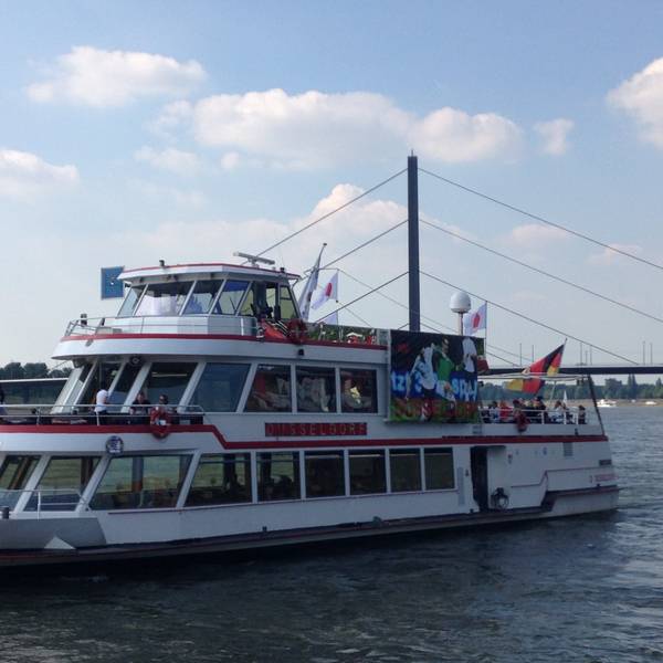 Die „MS Düsseldorf“ schwimmt auf dem Rhein. (Archivbild)