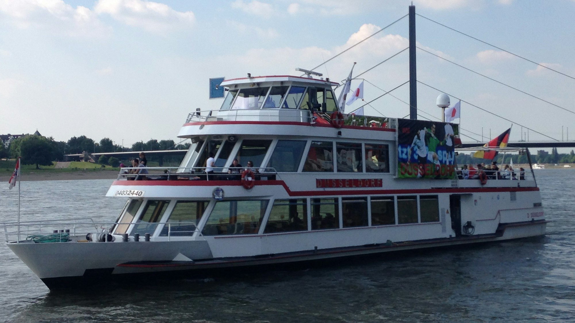 Die „MS Düsseldorf“ schwimmt auf dem Rhein. (Archivbild)
